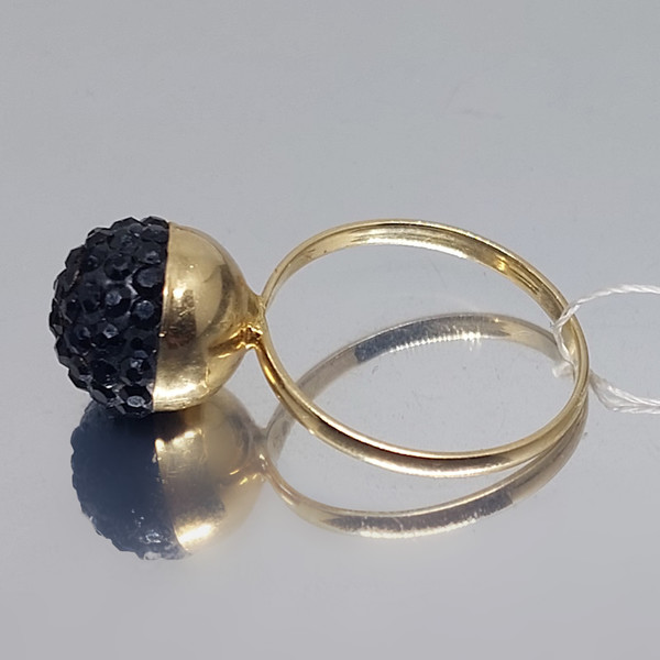 Золотое кольцо с черными кристаллами Swarovski
